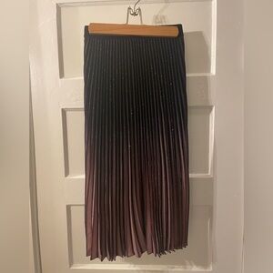 Elie Tahari ombré pleated skirt size 4. NWT (never worn). Retails $325